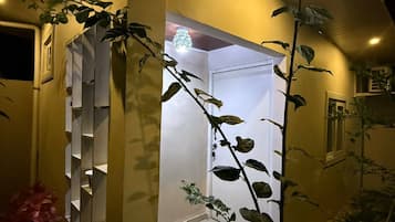 Apartment, 1 Bedroom, Smoking, Garden View | Bahagian dalam