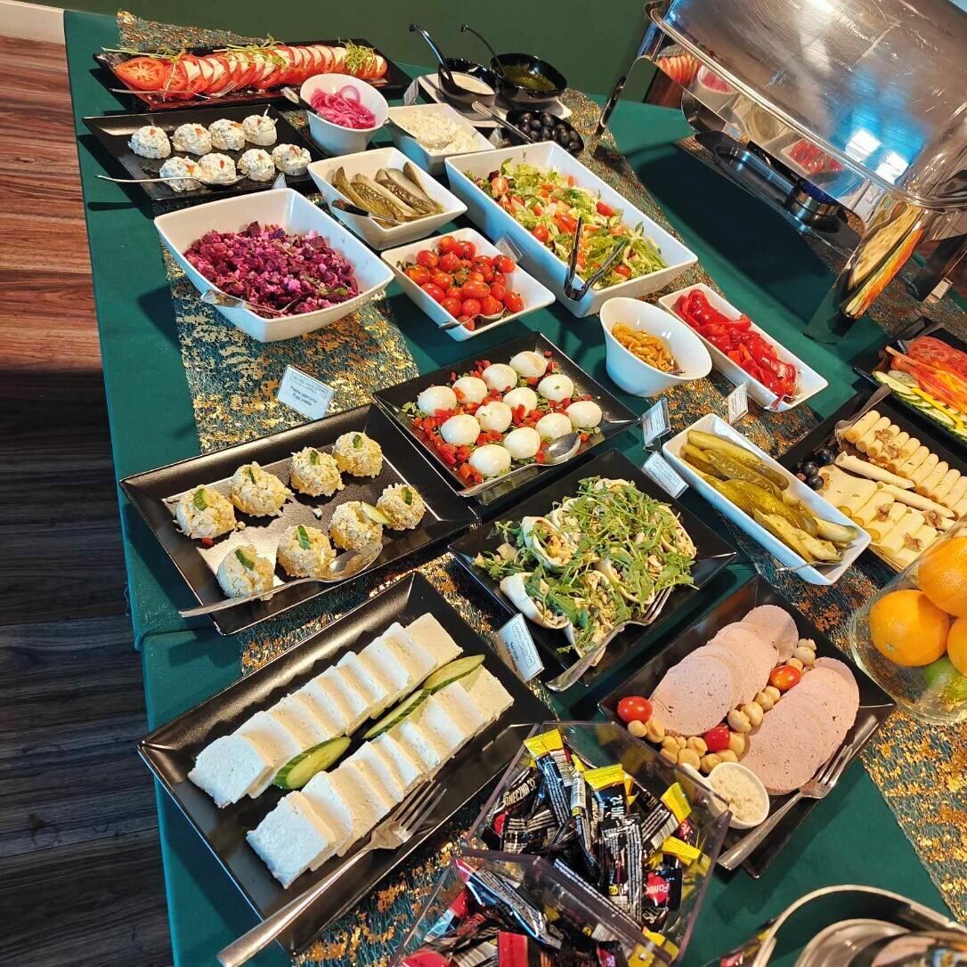 Daily buffet breakfast (PLN 60.00 per person)