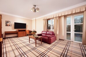 Deluxe Apartment | Living room