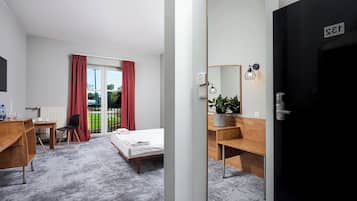 Desk, laptop workspace, iron/ironing board, free WiFi