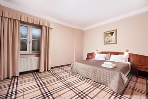 Deluxe Apartment | Desk, laptop workspace, iron/ironing board, free WiFi