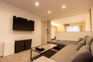 Deluxe Studio | Free WiFi, bed sheets - Tabi and.-light-hakata01 (Fukuoka)