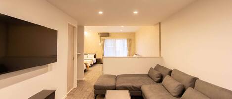 Deluxe Studio | Free WiFi, bed sheets