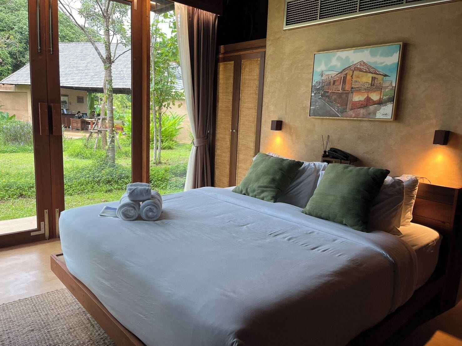 Kahden hengen standard-huone | Minibaari (osa tuotteista ilmaisia), tallelokero huoneessa, työpöytä