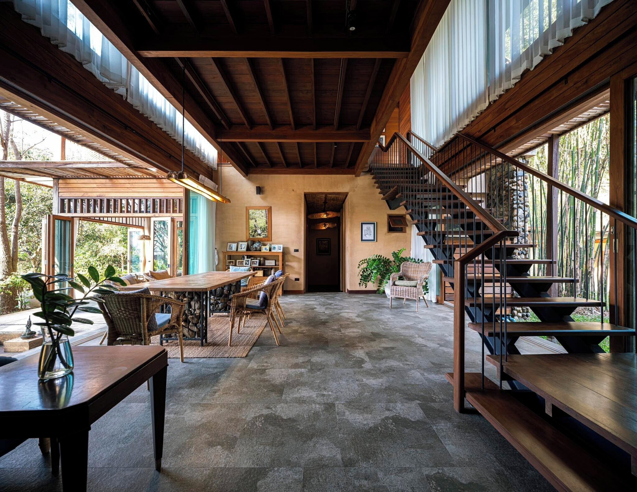 Family House, River View | Living area | Smart TV