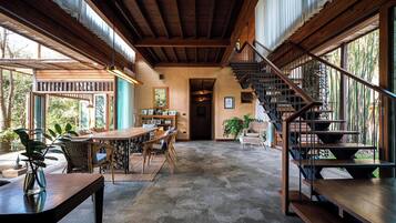 Maison Familiale, vue fleuve | Coin séjour | TV connectée