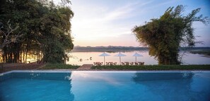 Kolam renang outdoor