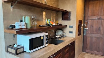 Suite junior, vista al río | Servicios de la habitación