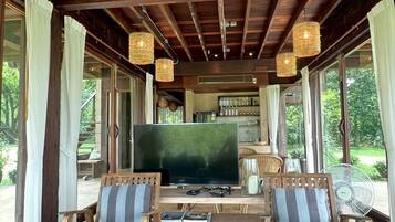 Talo | Oleskelualue | Älytelevisio