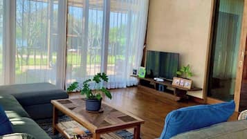 Rumah Keluarga, pemandangan sungai | Area keluarga | Smart TV