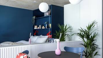 Premium-Studiosuite, Nichtraucher, Balkon | Schreibtisch, laptopgeeigneter Arbeitsplatz, kostenloses WLAN