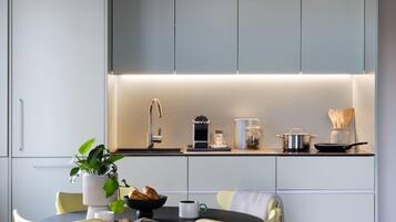 Premium Studio Suite, Non Smoking | Living room | TV