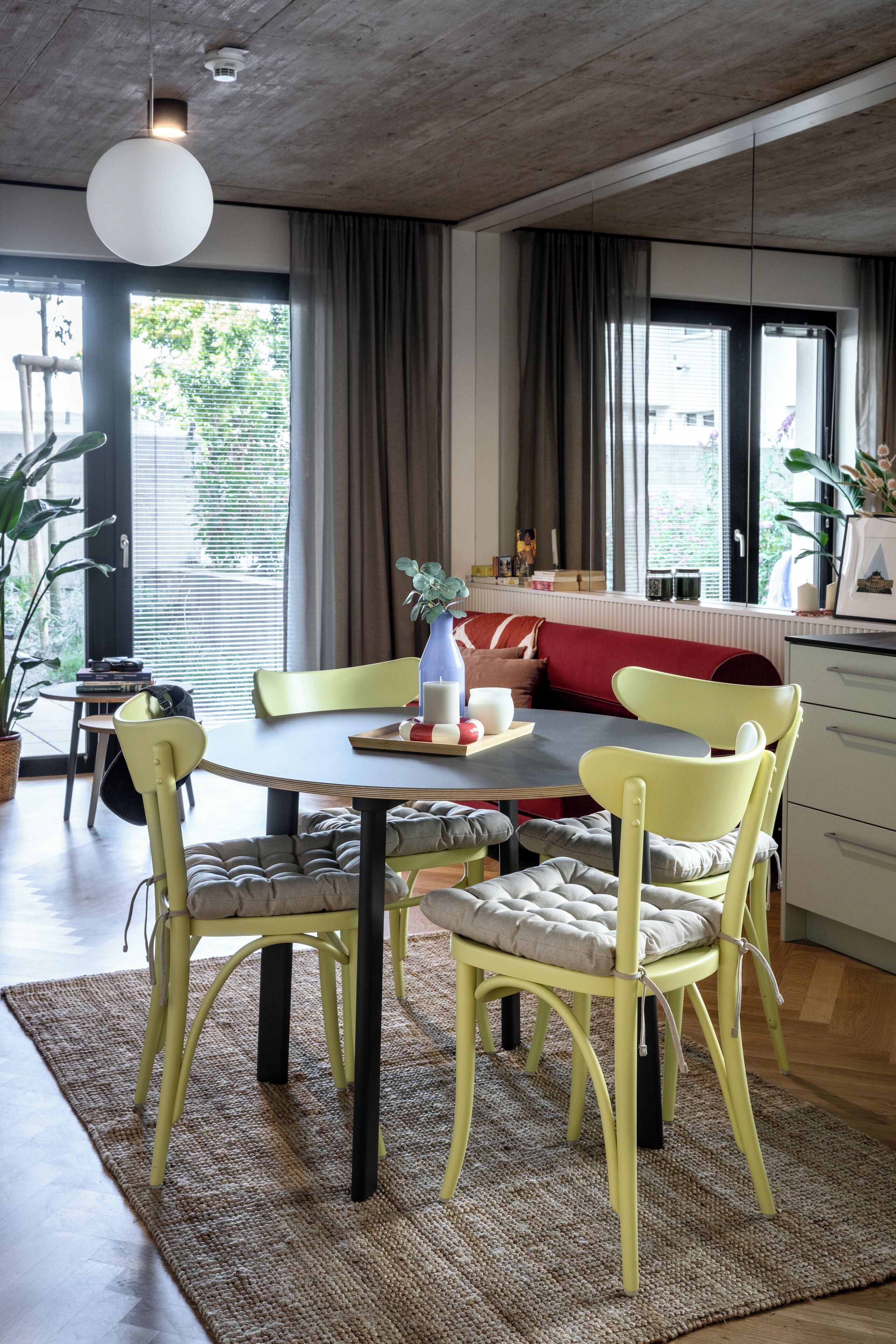 Superior-Apartment, Nichtraucher, Balkon | Wohnbereich | Fernseher