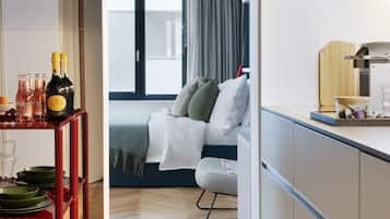 Kühlschrank, Mikrowelle, Herdplatte, Geschirrspüler