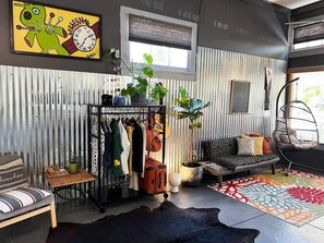 المنشأة من الداخل