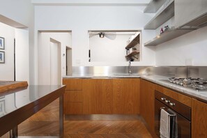 Kühlschrank, Ofen, Herdplatte, Geschirrspüler