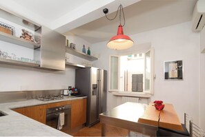 Réfrigérateur, four, plaque de cuisson, lave-vaisselle
