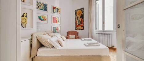 Iron/ironing board, WiFi, bed sheets, wheelchair access