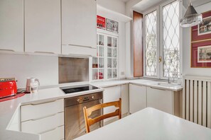 Fridge, microwave, oven, stovetop - w* | Stylish Flat Steps from Gae Aulenti (Milano)