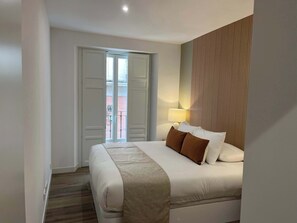 3 bedrooms, iron/ironing board, WiFi, bed sheets - Impressive 3BR Sunny Terrace in Chueca (Madrid)