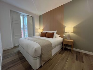 3 chambres, fer et planche à repasser, Wi-Fi, draps fournis