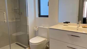 Shower, hair dryer, towels, shampoo
