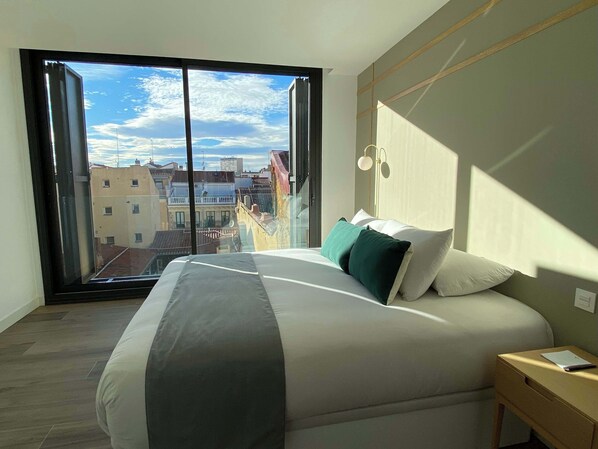 مكواة/لوح كي وواي فاي وملاءات أسرّة