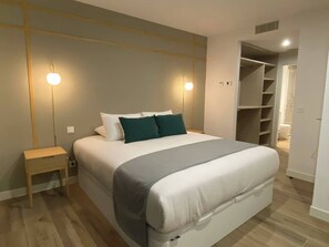 2 bedrooms, iron/ironing board, WiFi, bed sheets - w* | Modern 2BR with Terrace in Chueca (Madrid)