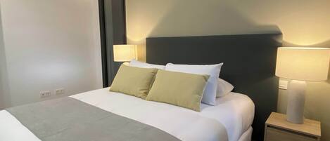 Strykjärn/strykbräda, wi-fi och sängkläder