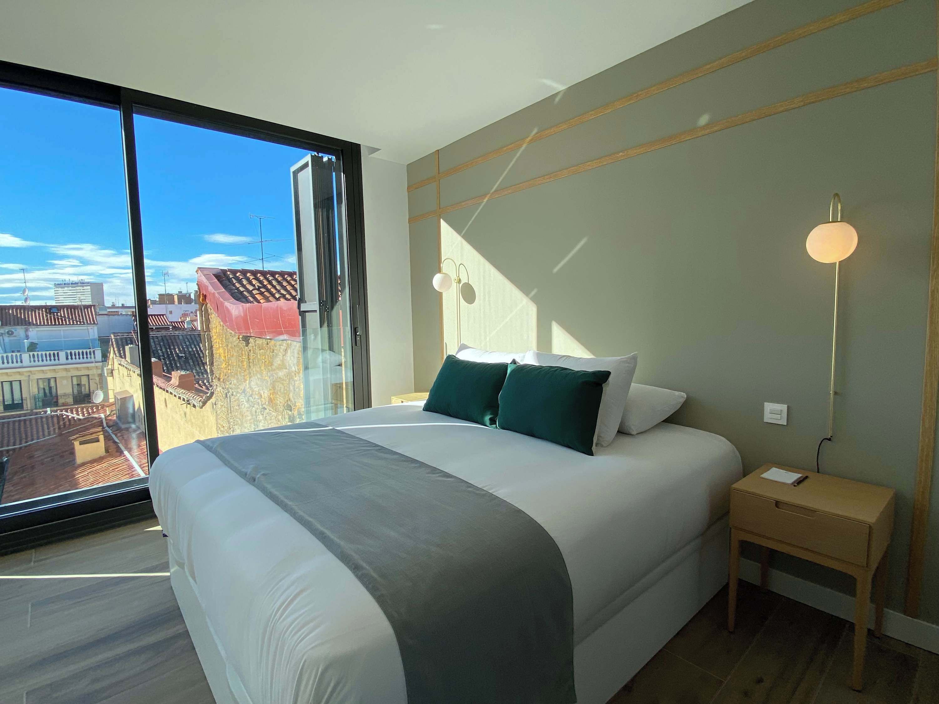 2 chambres, fer et planche à repasser, Wi-Fi, draps fournis