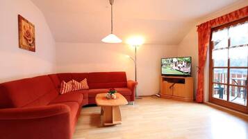 Een televisie en een tafeltennistafel