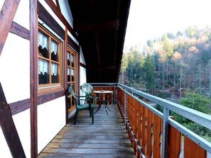 Property grounds - Apartment 'Ferienwohnung Blütenzauber' with Private Terrace, Shared Garden and Wi-Fi (Durbach)