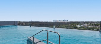 Generous 2-bed Apartment With Great Amenities