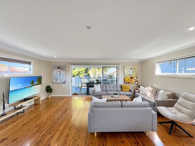 3-bed Coastal Haven With Alfresco Dining & BBQ