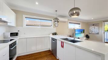 Apartment | Private kitchen | Cookware/dishes/utensils