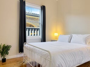 Apartment | 3 bedrooms, laptop workspace, iron/ironing board, bed sheets - 3-bed Coastal Haven With Alfresco Dining & BBQ (Newcastle)