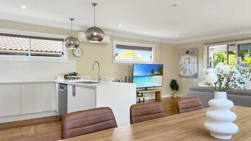 Apartment | Dining
