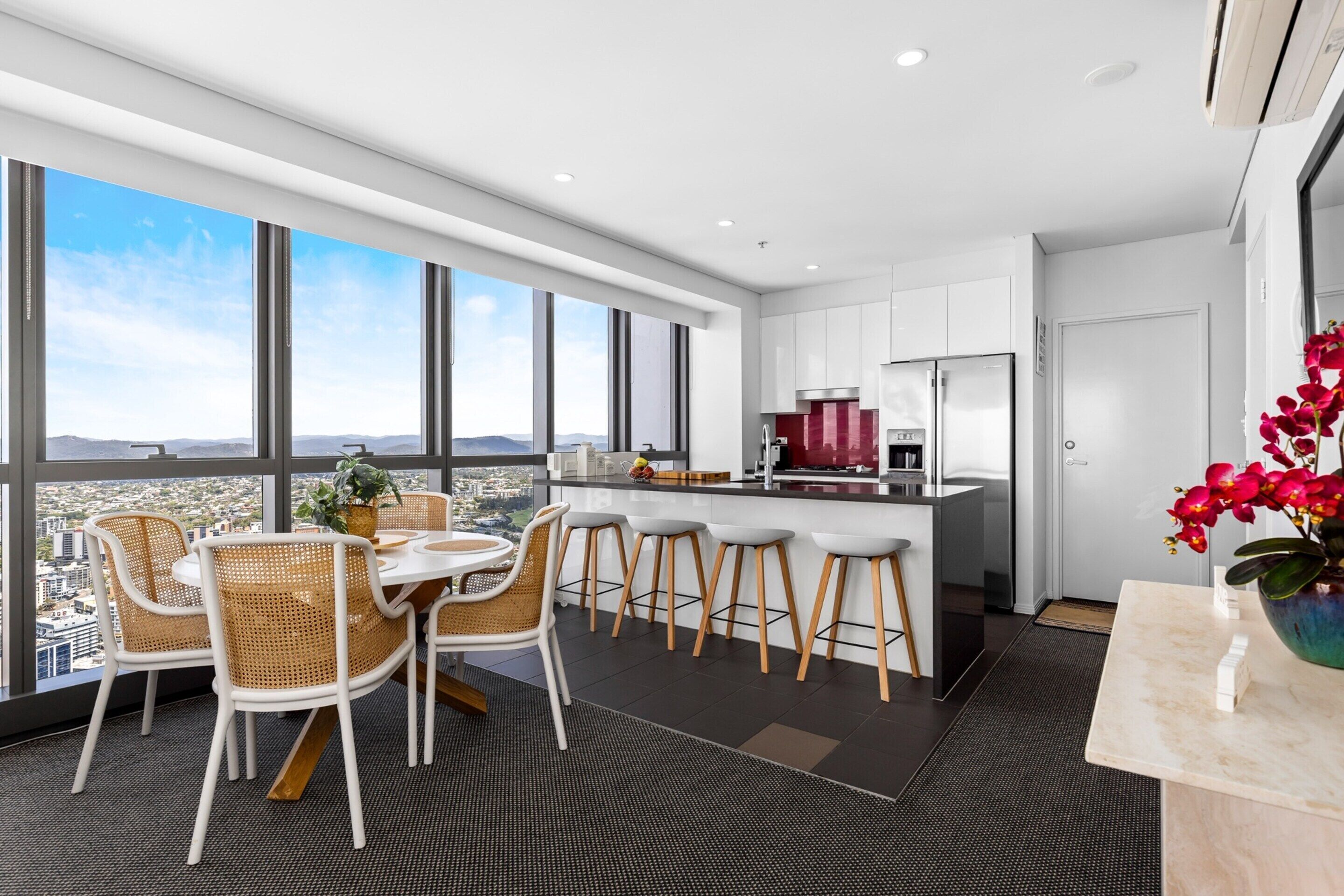 Apartment | Dining
