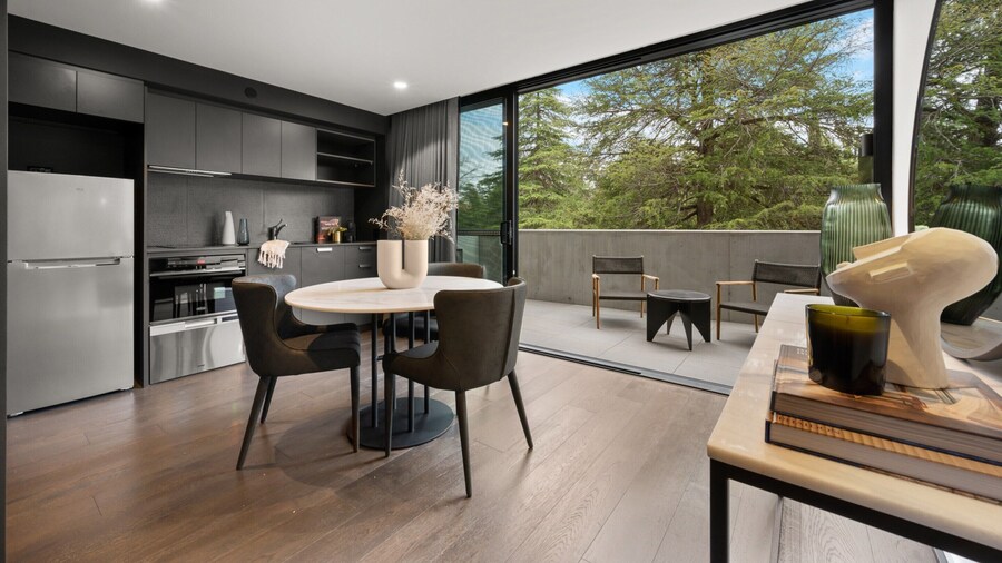 Immaculate Braddon Studio With Accessible Bathroom