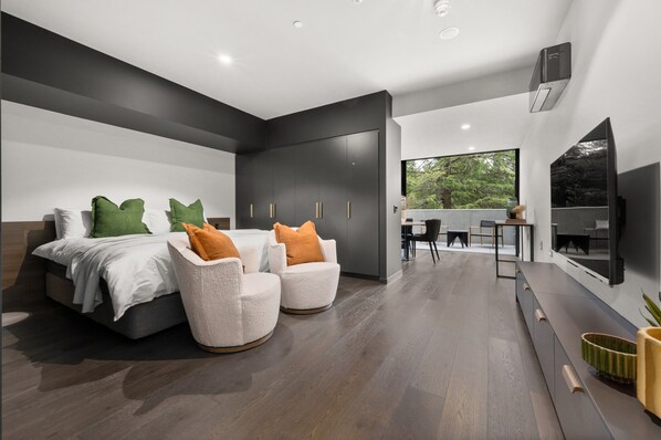 House | 1 bedroom, iron/ironing board, bed sheets