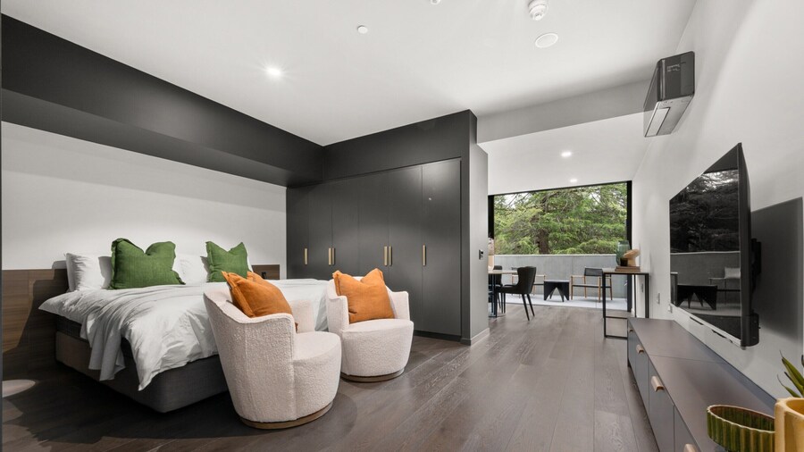 Immaculate Braddon Studio With Accessible Bathroom