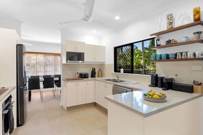 Private kitchen - 3-bed Family Home With Pool & BBQ by the Beach (Cairns)