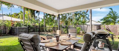 Apartment | Outdoor dining