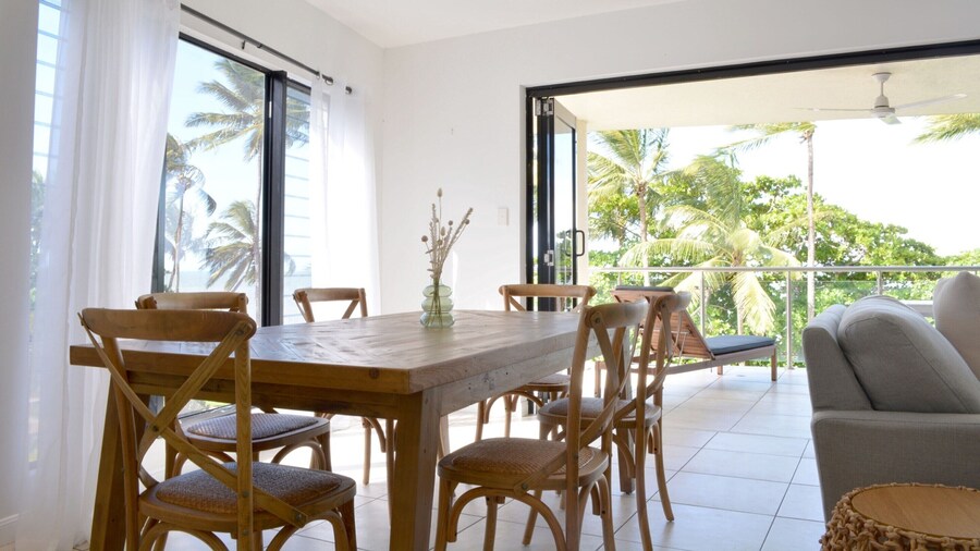 Beachfront 3-bed With Pool & Stunning Ocean Views