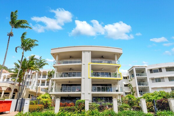 Exterior - Beachfront 3-bed With Pool & Stunning Ocean Views (Cairns)