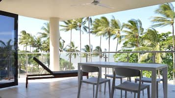 Apartment | Outdoor dining