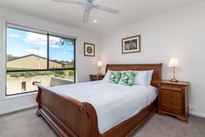 Apartment | 2 bedrooms, iron/ironing board, bed sheets - Spacious and Restful Holiday Home With Backyard (Canberra)