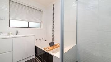 Apartment | Bathroom