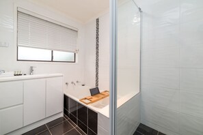 Apartment | Bathroom