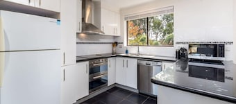 Spacious and Restful Holiday Home With Backyard